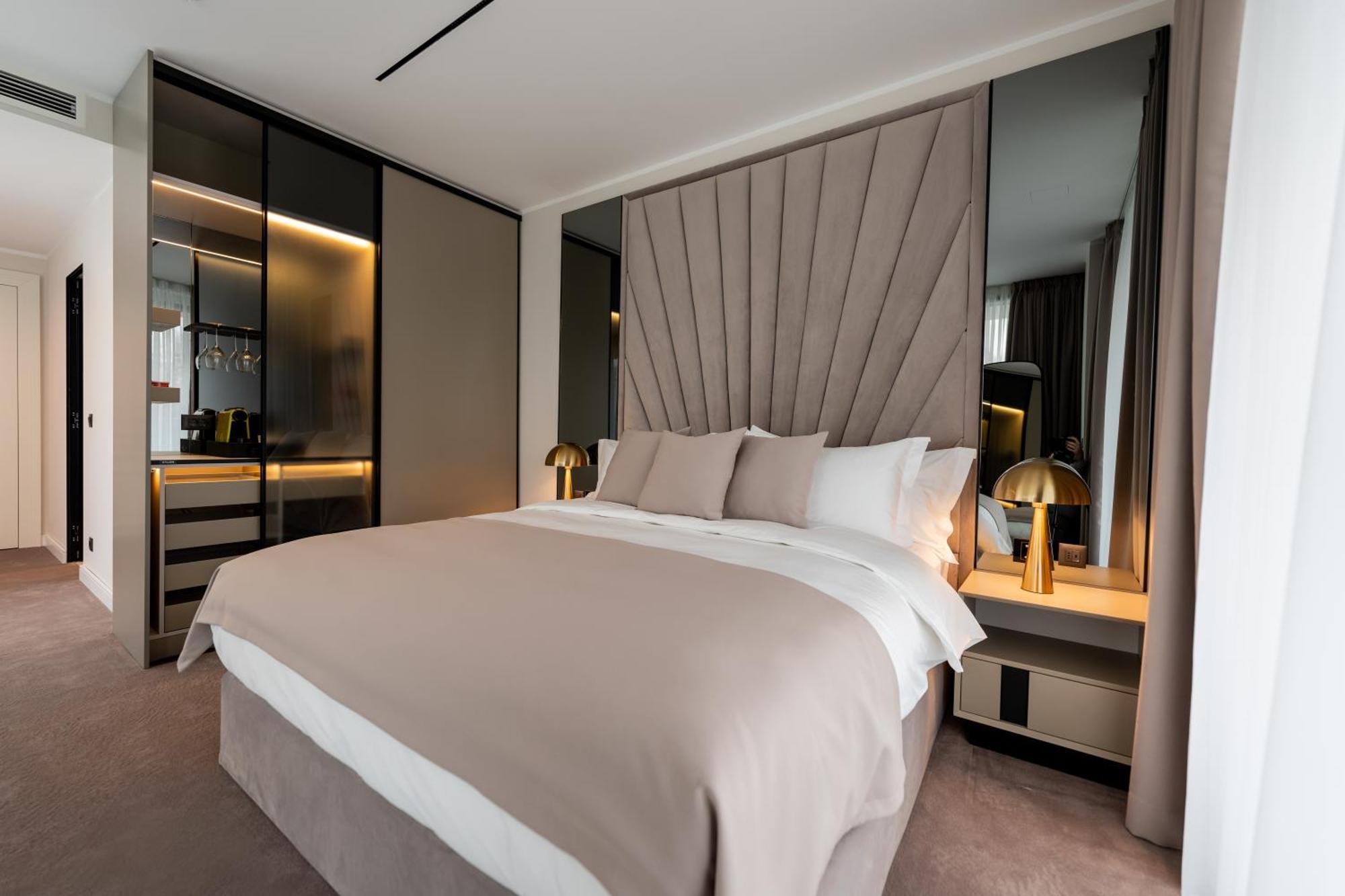 New Belgrade Premium Hotel Экстерьер фото